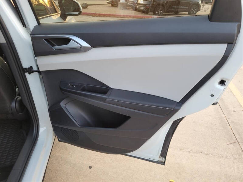 2025 Volkswagen Taos SEL 4Motion