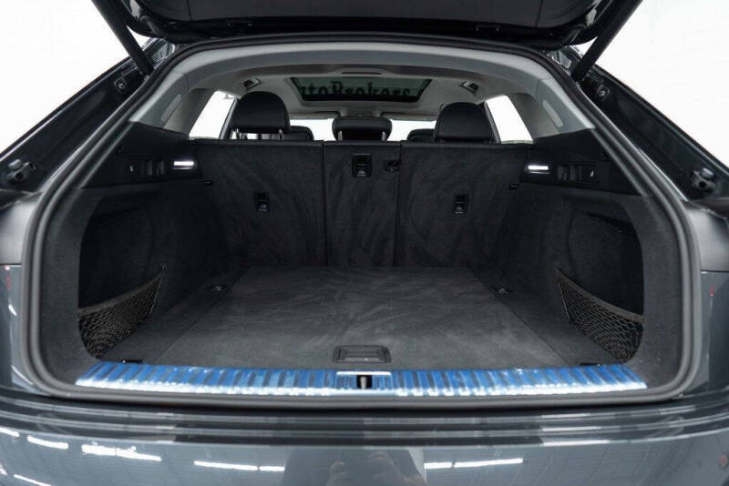 2021 Audi e-tron quattro Premium Plus