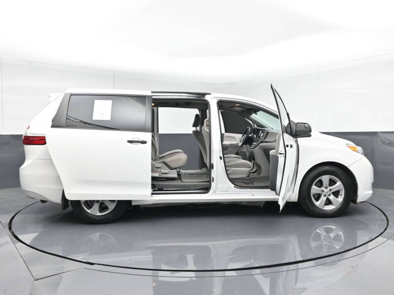 2017 Toyota Sienna L 7-Passenger