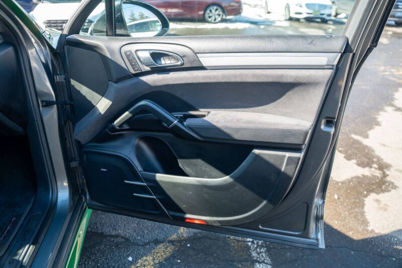 2016 Porsche Cayenne GTS