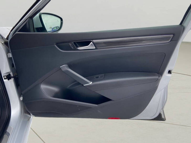 2020 Volkswagen Passat R-Line