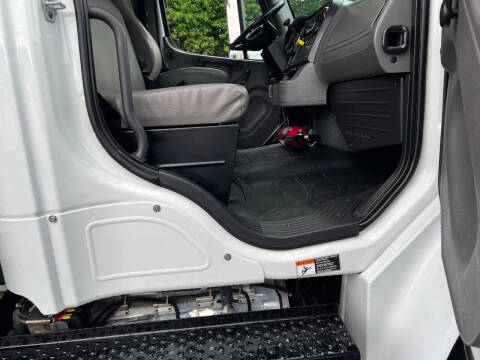 2018 Freightliner M2 106