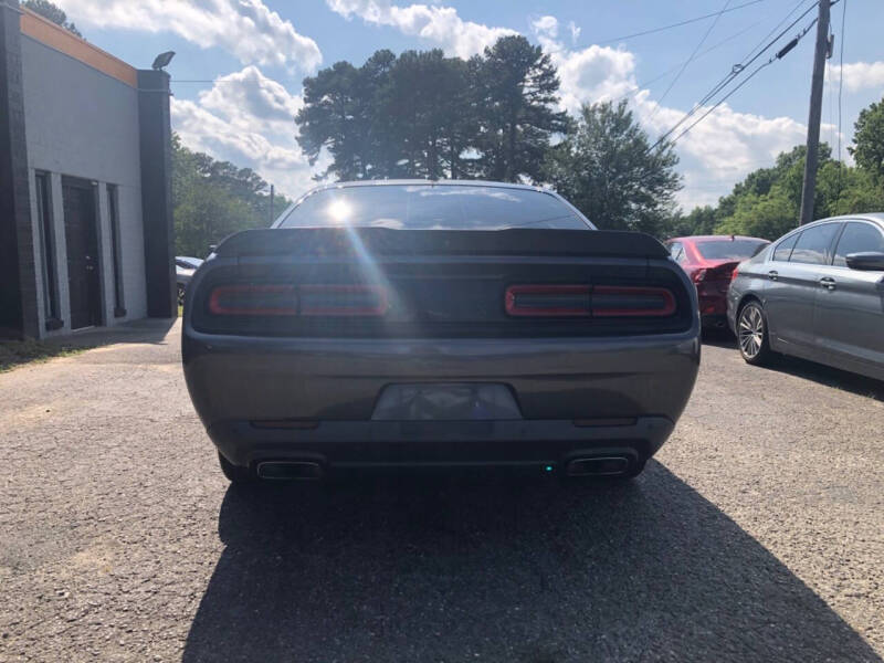 2017 Dodge Challenger R/T Shaker