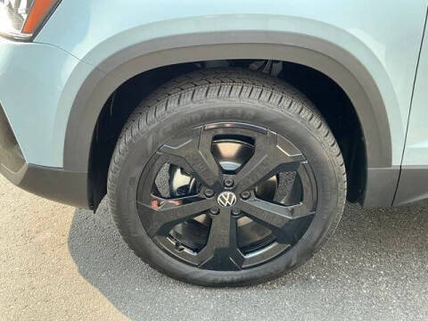 2025 Volkswagen Taos SEL 4Motion