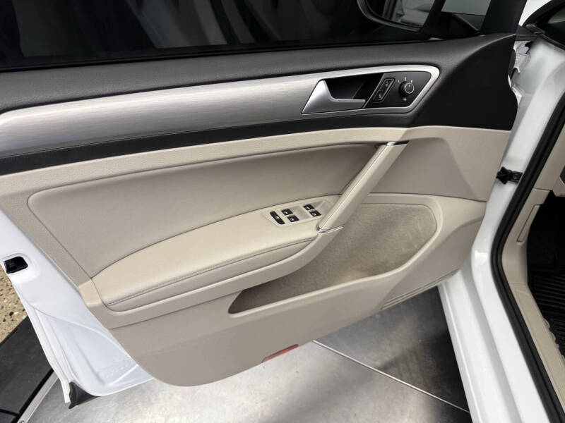 2015 Volkswagen Golf SportWagen TSI SE