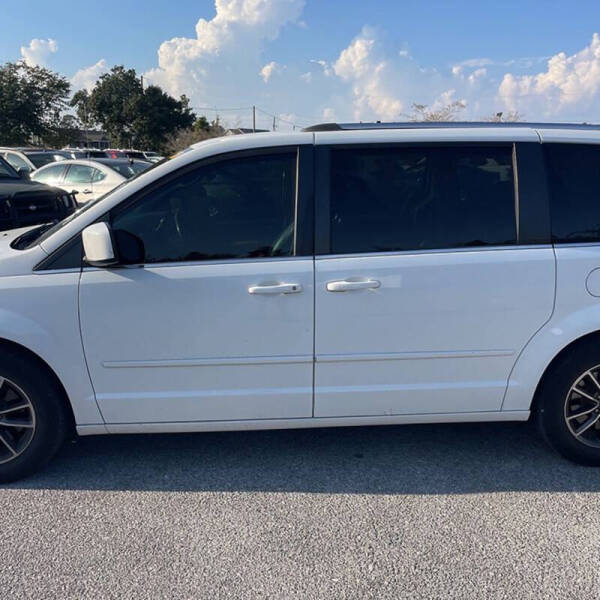 2017 Dodge Grand Caravan SXT photo 2