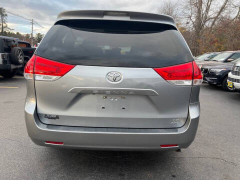 2013 Toyota Sienna LE 7-Passenger