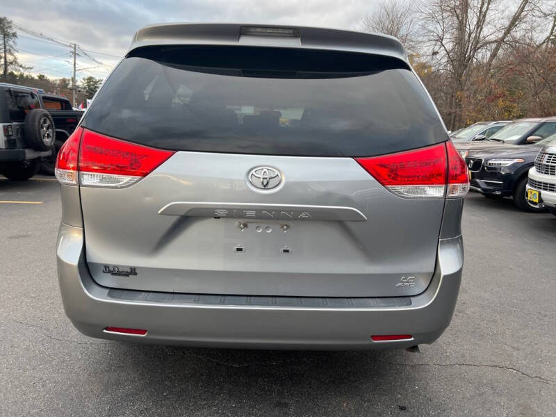 2013 Toyota Sienna LE 7-Passenger