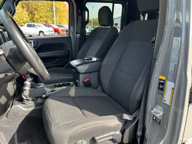 2022 Jeep Gladiator 27