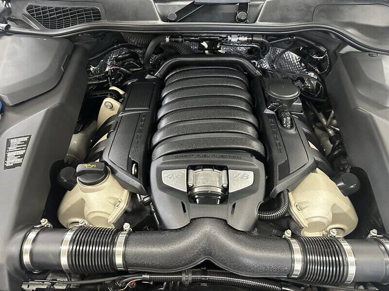 2013 Porsche Cayenne GTS