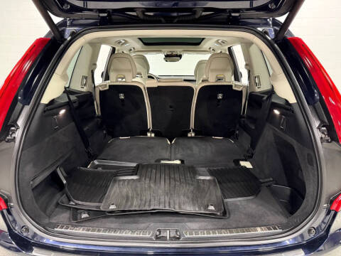 2016 Volvo XC90 T6 Momentum