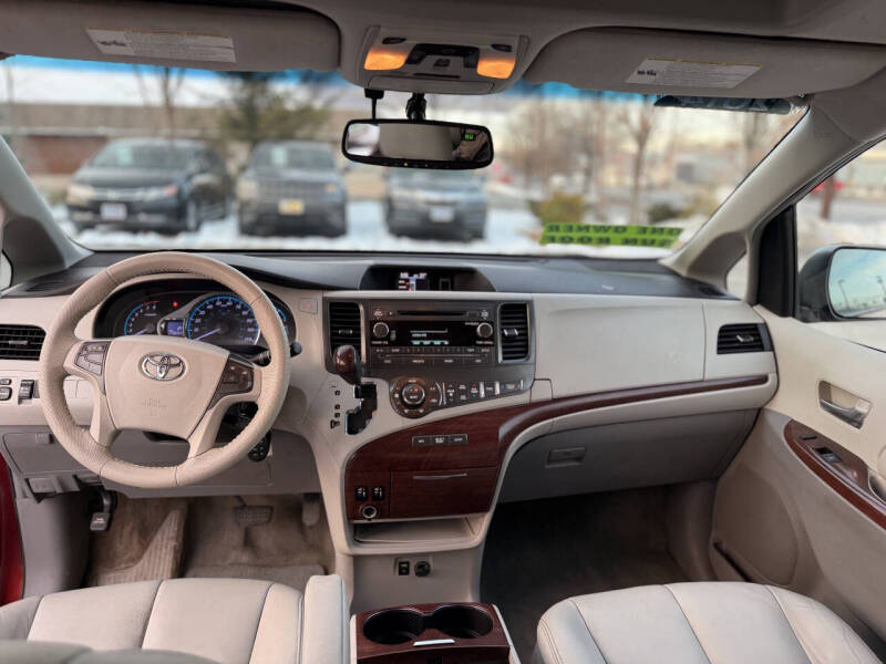 2014 Toyota Sienna XLE 7-Passenger