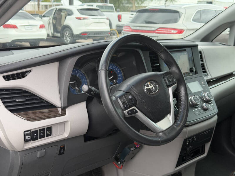 2016 Toyota Sienna XLE Premium 8-Passenger