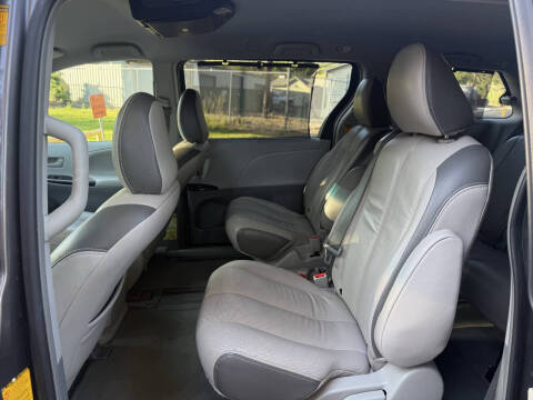2014 Toyota Sienna LE 8-Passenger