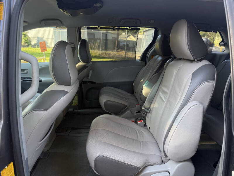 2014 Toyota Sienna LE 8-Passenger