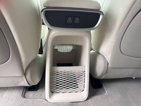 2024 Genesis GV60 Standard