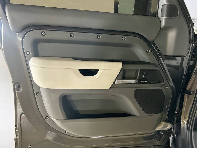 2025 Land Rover Defender 110 P300 S