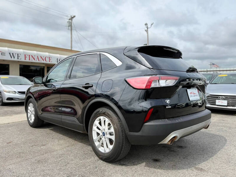 2020 Ford Escape SE