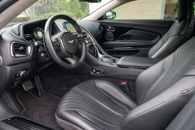 2018 Aston Martin DB11 12