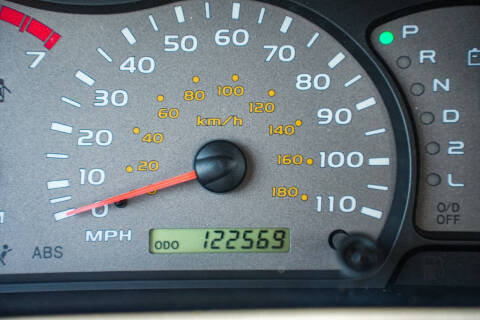 2004 Toyota Sequoia SR5