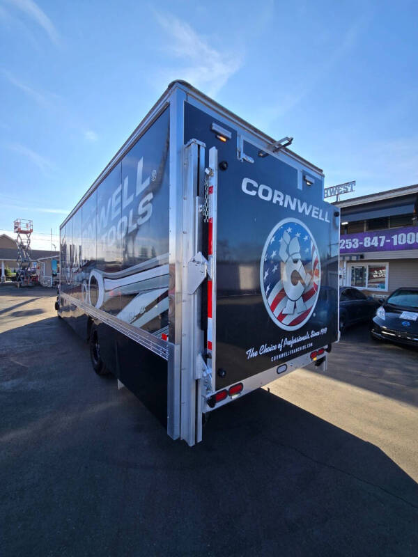 2024 Freightliner M2 106
