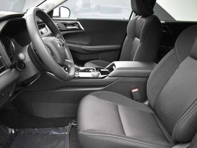 2026 Mitsubishi Outlander ES