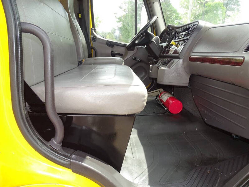 2014 Freightliner M2 106