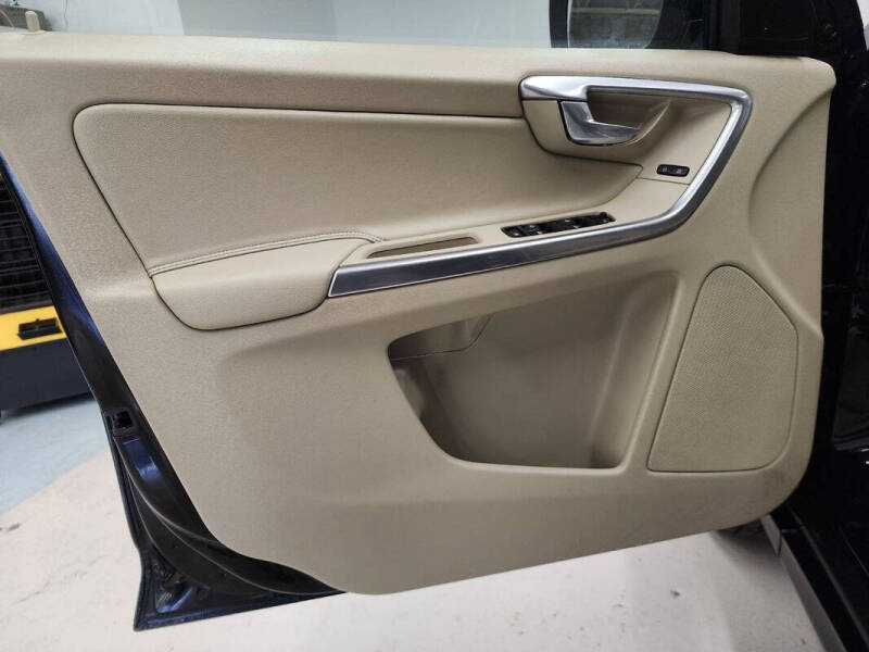 2016 Volvo XC60 T6 Drive-E