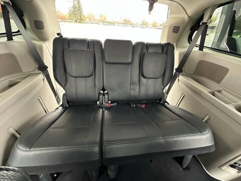 2016 Chrysler Town and Country Touring