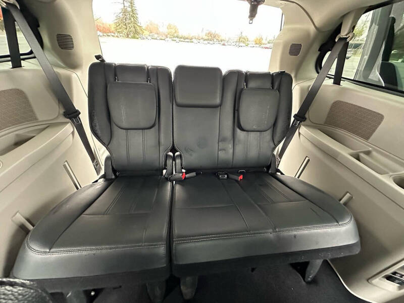 2016 Chrysler Town and Country Touring