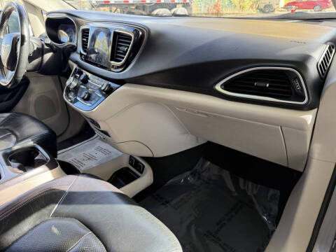 2018 Chrysler Pacifica Touring L Plus