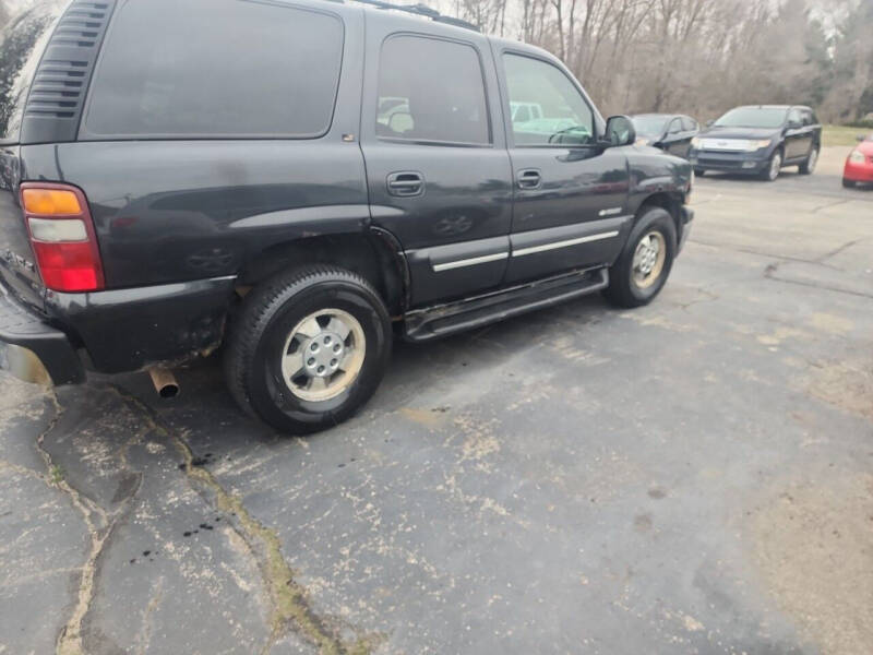 2003 Chevrolet Tahoe LS photo 3