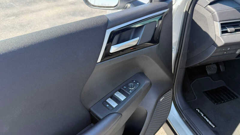 2026 Mitsubishi Outlander ES