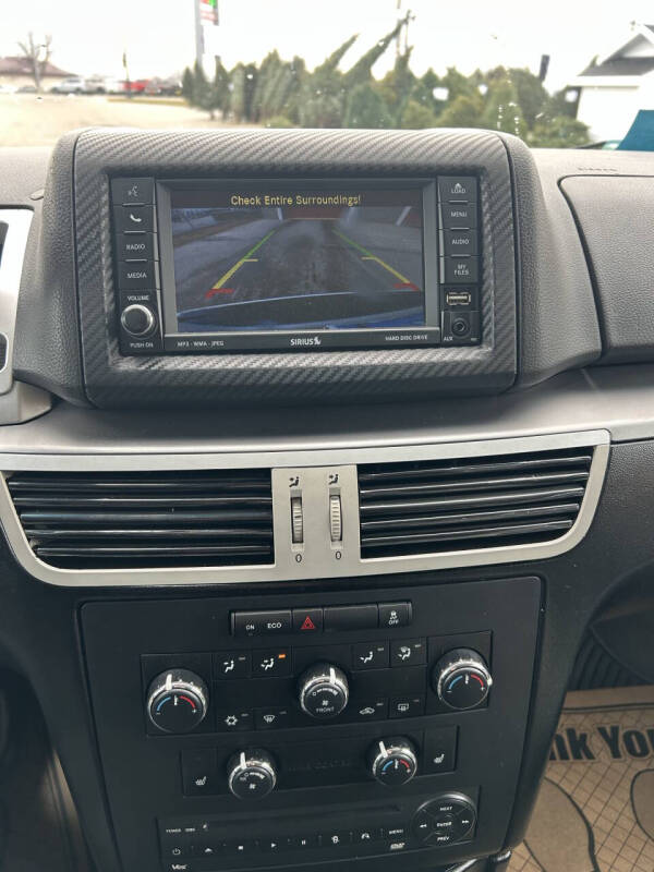 2011 Volkswagen Routan SE