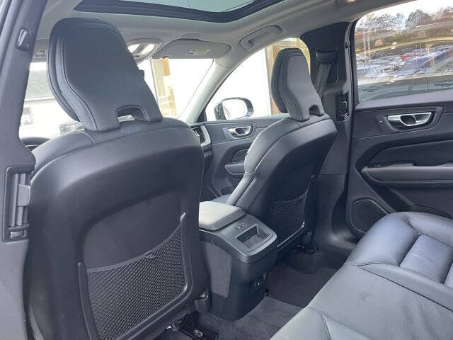 2025 Volvo XC60 B5 Plus Dark Theme