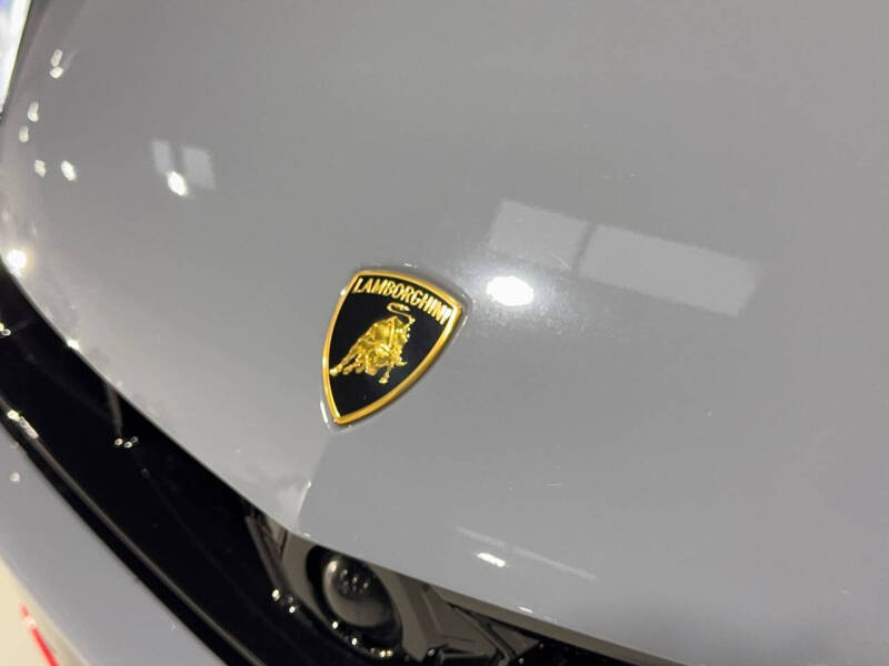 2025 Lamborghini Urus SE