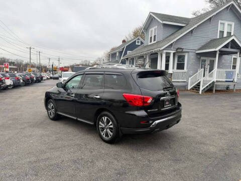 2017 Nissan Pathfinder SV