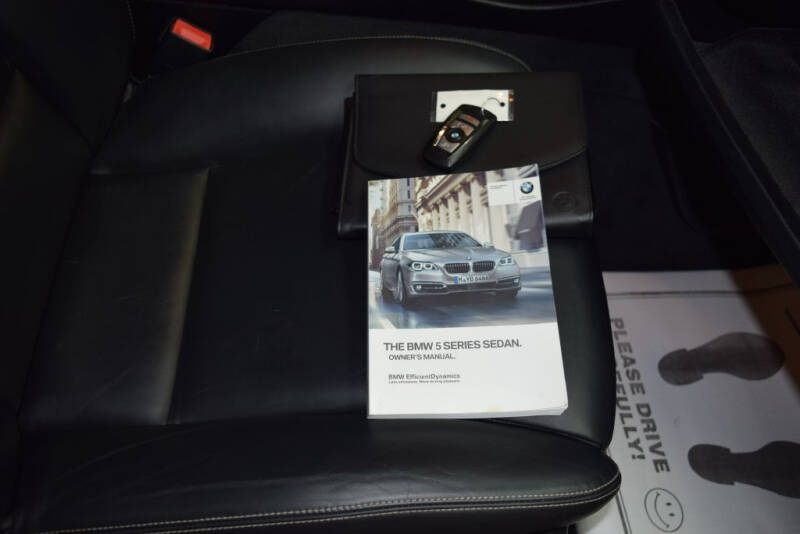 2015 BMW 5 Series 550i photo 24