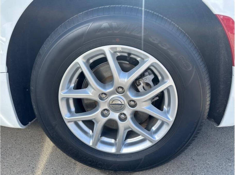 2022 Chrysler Voyager LX