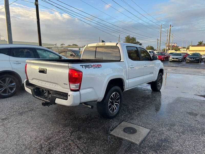 2023 Toyota Tacoma TRD Sport photo 3