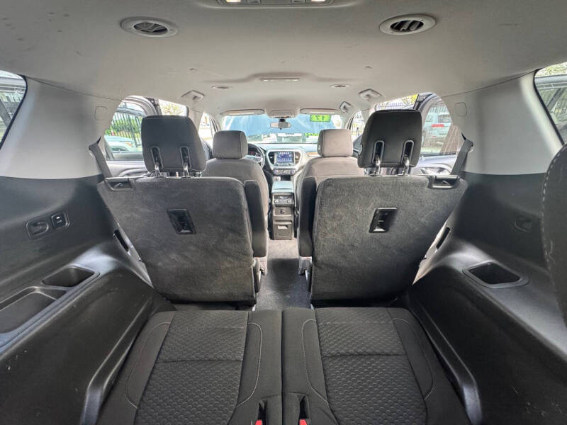 2017 GMC Acadia SLE-2