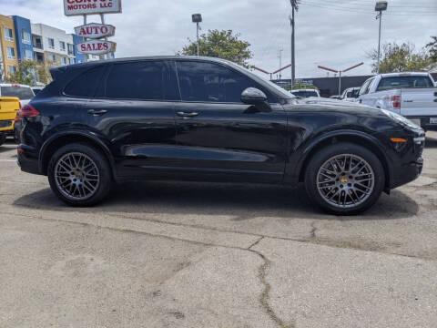 2017 Porsche Cayenne Platinum Edition