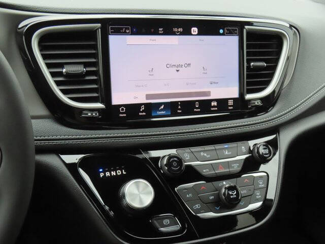 2027 Chrysler Pacifica Select