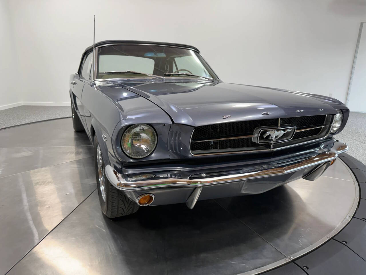 1965 Ford Mustang 4