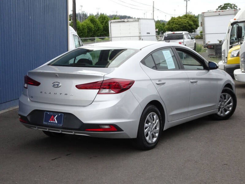 2019 Hyundai Elantra null photo 10