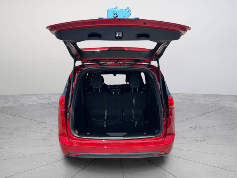 2027 Chrysler Pacifica LX