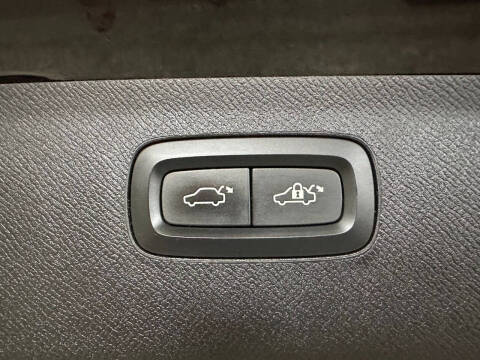 2018 Volvo XC90 T5 Momentum 5-Passenger