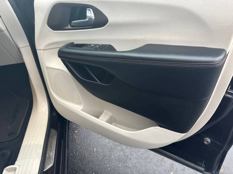 2017 Chrysler Pacifica Touring