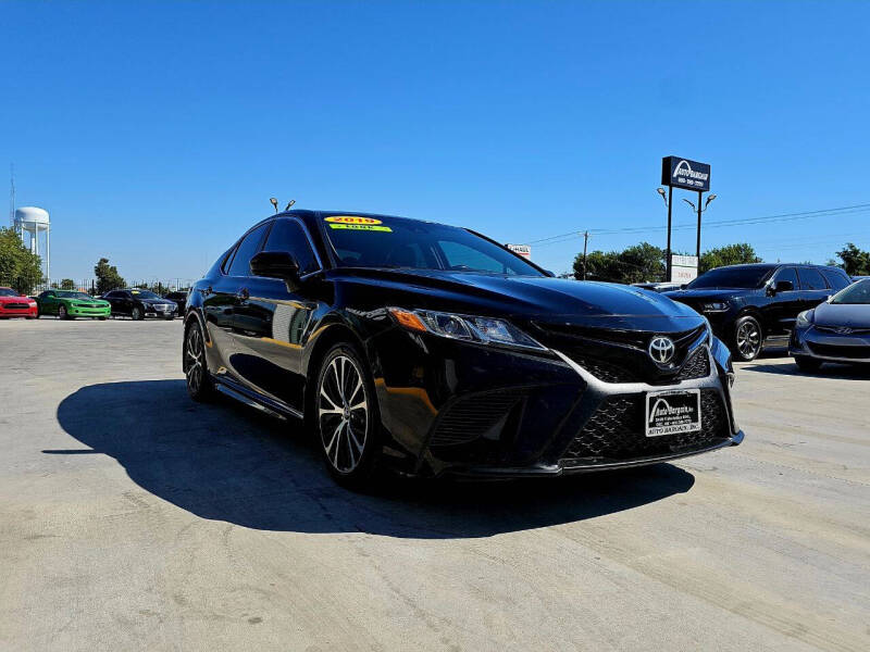 2019 Toyota Camry SE photo 6