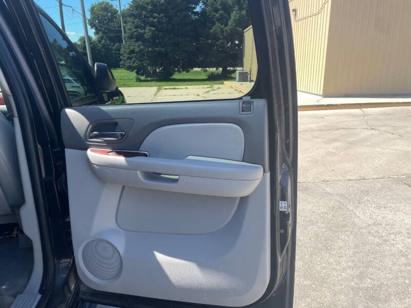 2014 Chevrolet Suburban LT